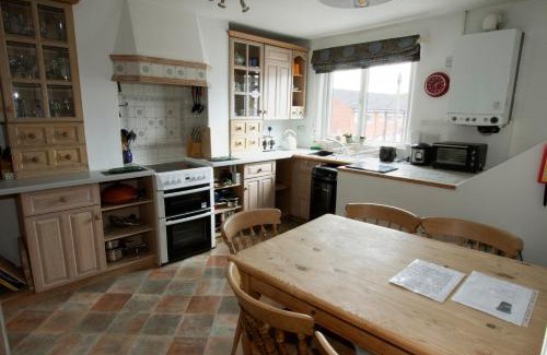 Chesterfield Apartment | The Pottery Flat Chesterfield Three Star Gold