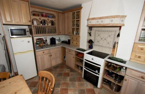 Chesterfield Apartment | The Pottery Flat Chesterfield Three Star Gold