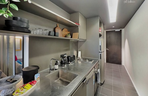 Collingwood Apartment | The Powlett by Ready Set Stay- East Melbourne