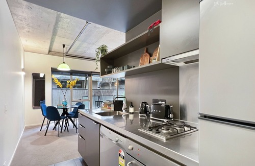 Collingwood Apartment | The Powlett by Ready Set Stay- East Melbourne