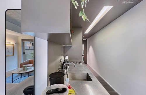 Collingwood Apartment | The Powlett by Ready Set Stay- East Melbourne