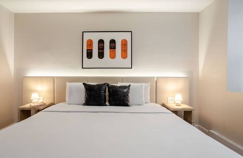 Gay Village Hotel | The Prada King Room – MTL Centre