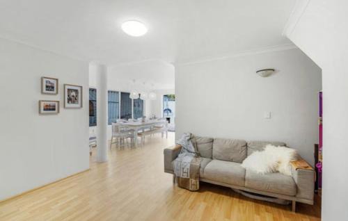 Scarborough House | The “Pretty Beach House”