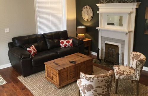 Highlands House | The Prince - Epic Backyard Oasis! Fire Pit BBQ // 5BR 4BA Sleeps 12 ~ Derby 2022