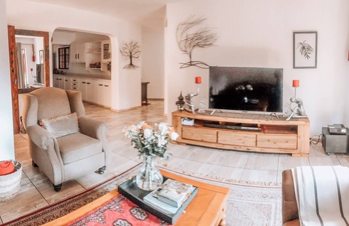 Faerie Glen House | The property is thatched roof house with a homely feeling, home away from home.