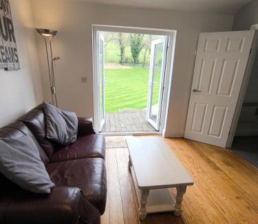 Weymouth Ski Chalet | The Pumphouse with Hot Tub