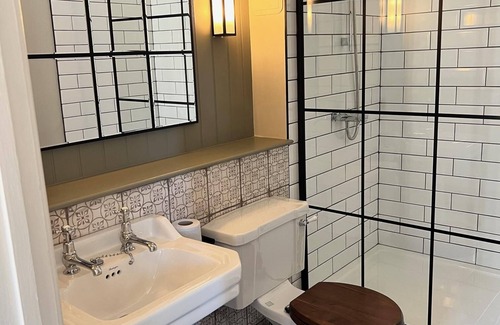 Woodstock Hotel | The Punch Bowl
