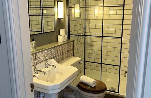 Woodstock Hotel | The Punch Bowl