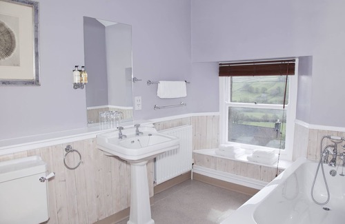 Feetham Hotel | The Punch Bowl Inn