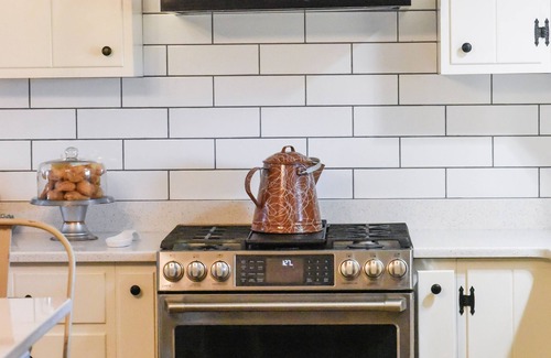 Chesnee House | The Purple Mountain Peach Shed from the 1940s