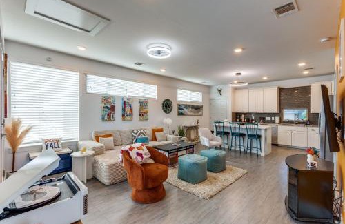 MLK House | The Q - Austin Family Home - Hot Tub & Golf Sim