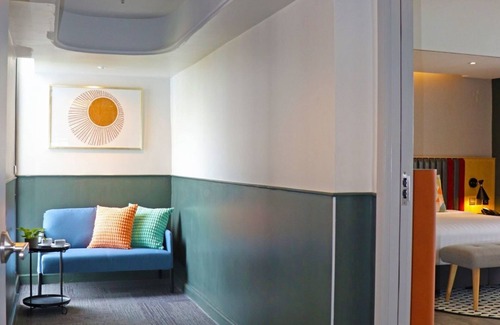 Phra Khanong Hotel | The Quarter Onnut by UHG
