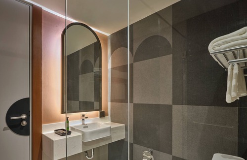 Phra Khanong Hotel | The Quarter Onnut by UHG