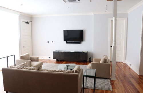 Charleston Historic District Apartment | The Quarters on King