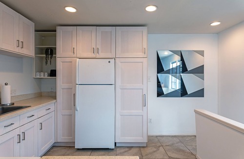 Greenway Plaza-Upper Kirby Apartment | The Queen Endgame! Sleeps 14! 6BR/5BA/2PA