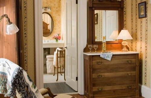 Cape May Bed & Breakfast | The Queen Victoria B&B