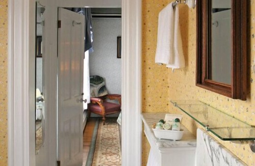 Cape May Bed & Breakfast | The Queen Victoria B&B