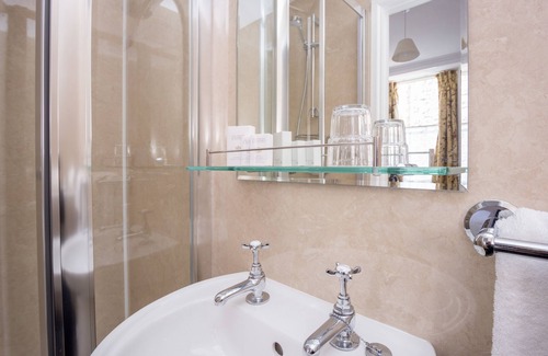 Chysauster Hotel | The Queens Hotel