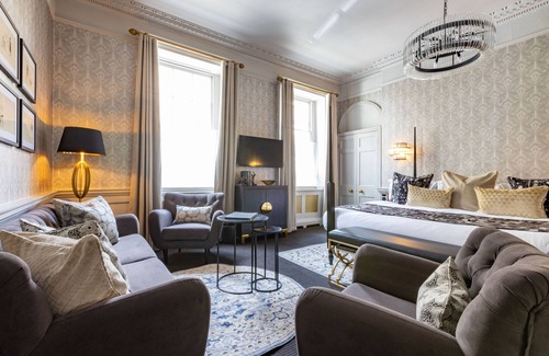 Upper Town Hotel | The Queensberry Hotel