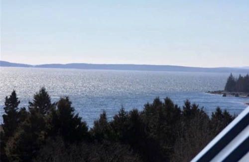 West Tremont House | THE QUIETSIDE “LIGHTHOUSE”, OCEAN VIEWS. SURROUNDED BY ACADIA NATIONAL PARK!