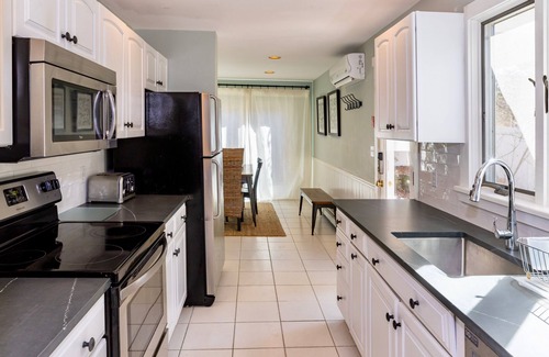 East Chop House | The quintessential MV home. Now booking for 2026!