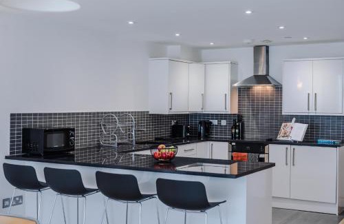 Trafford Apartment | The Railway Pass The Keys Modern 2-Bed Apartment in Central Altrincham