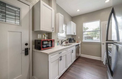 Tampa Apartment | "The Railyard Flat" - 1BR Apt|Fire Pit|Grill