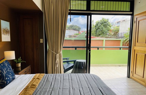 Pavas Bed & Breakfast | The Rainier Bed & Breakfast