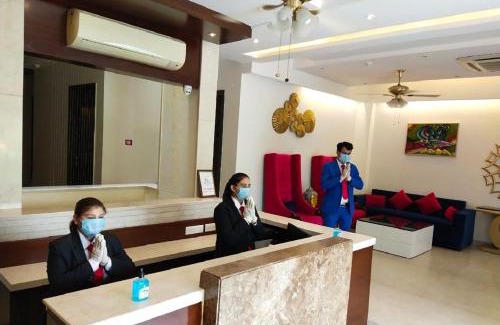 Taj Ganj Hotel | The Raj Vilas