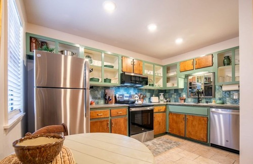 Oxford House | The Raney Double Decker 2 min drive to Sq&OM