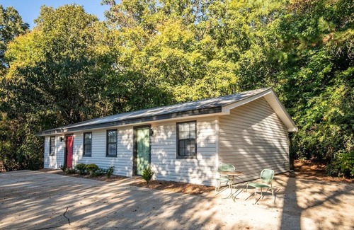 Oxford House | The Raney Double Decker 2 min drive to Sq&OM