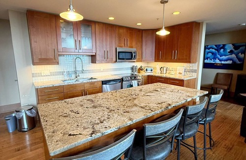 Big White Ski Resort Condo | The Raven Penthouse-6 Bedroom 5 Bathroom Ski Condo with 3 Master Bedrooms + Loft