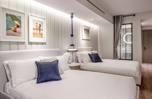 Pineapple Grove Arts District Hotel | The Ray Hotel Delray Beach, Curio Collection by Hilton