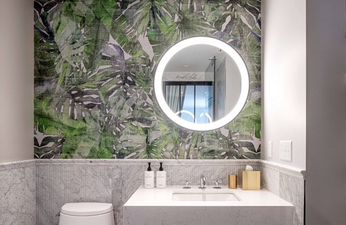 Pineapple Grove Arts District Hotel | The Ray Hotel Delray Beach, Curio Collection by Hilton