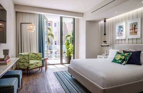 Pineapple Grove Arts District Hotel | The Ray Hotel Delray Beach, Curio Collection by Hilton