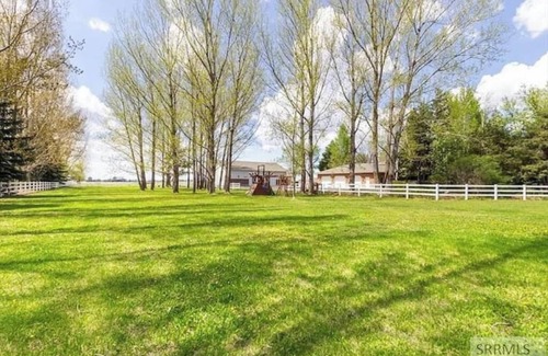 Rexburg House | The Red Brick Haven - Pond Golf Fish Sleeps 24+