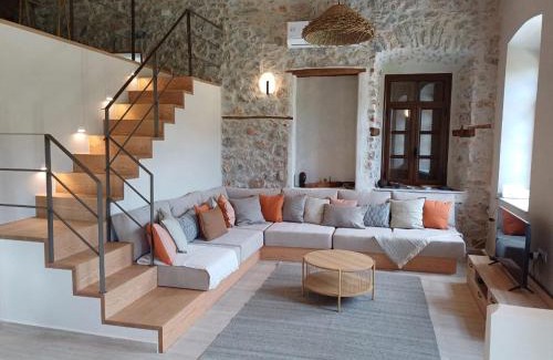 Leonidio Villa | The Red Cliffs Villa