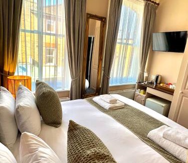 South Richmond Hotel | The Red Cow - Guest House