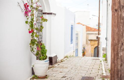 Kallithea House | The red door in Koskinou