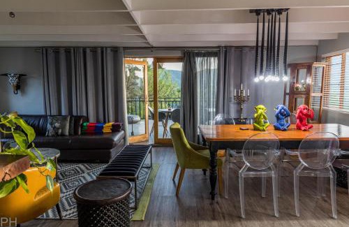 Clarens House | The Red Door