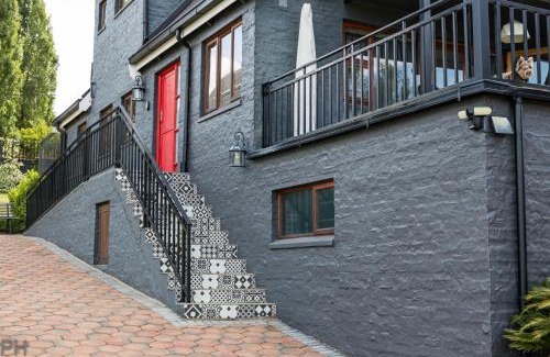 Clarens House | The Red Door
