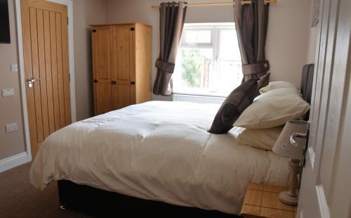Cardigan Bed & Breakfast | The Red Lion