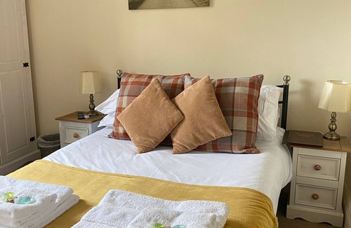 East Knighton Bed & Breakfast | The Red Lion