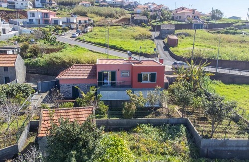 Arco da Calheta Apartment | The Red Nest by GALMI