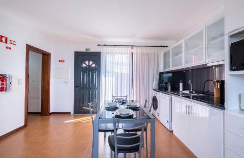 Arco da Calheta Apartment | The Red Nest by GALMI