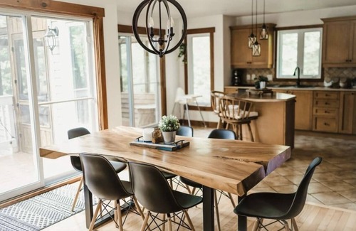 Val-des-Monts Cottage | The Red Oak Cottage in Val-des-Monts