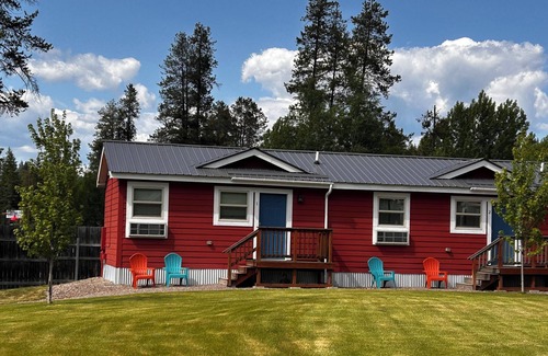 Coram Apartment | The Red Station by Glacier - Apartment #2 with AC and laundry