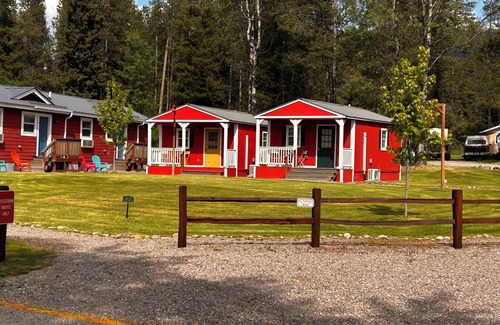 Coram Cabin | The Red Station by Glacier - Cabin #4 with AC and laundry