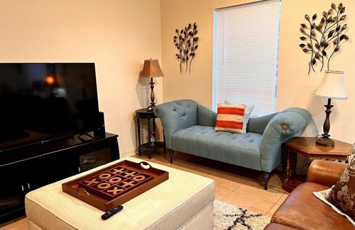 Tyler Apartment | The Red Table Near Hospital district/TJC smart TV’s in all bedrooms. All Welcome