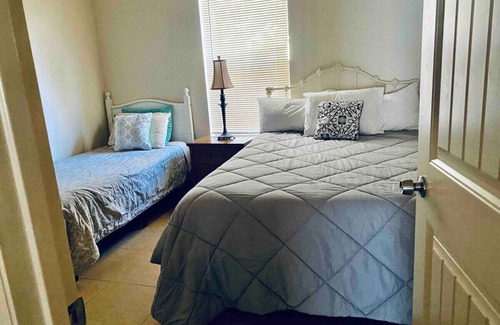 Tyler Apartment | The Red Table Near Hospital district/TJC smart TV’s in all bedrooms. All Welcome